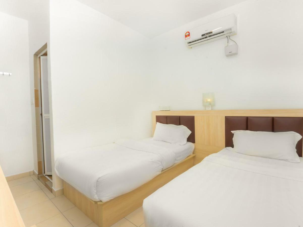 Aparthotel By The River 2*